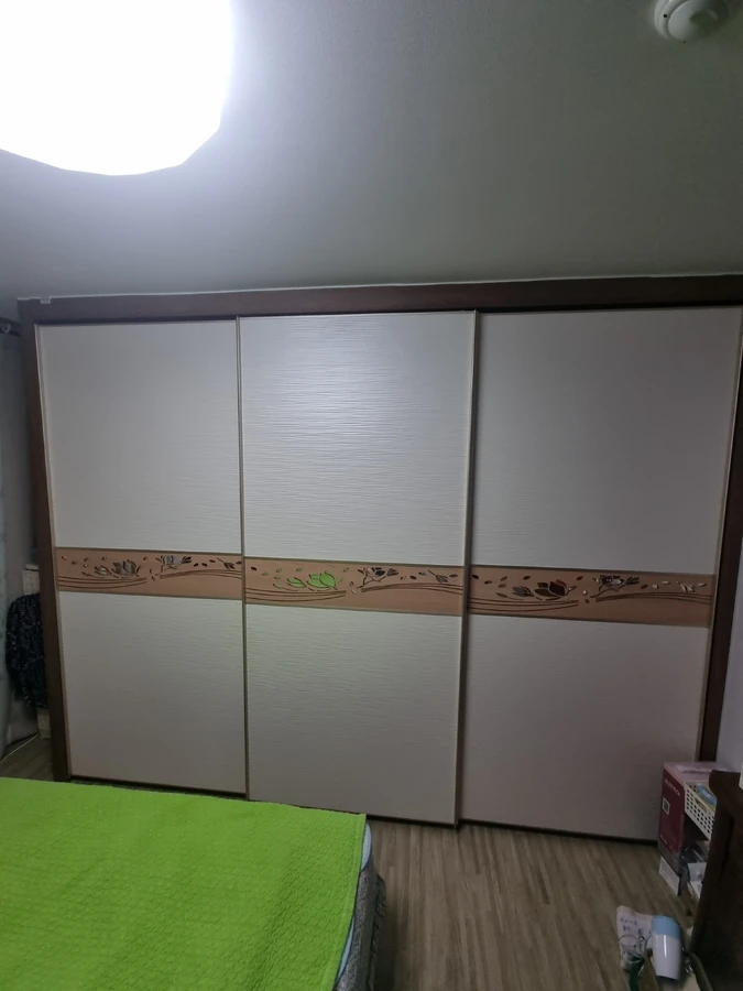 침실 3짝 붙박이 옷장 슬라이딩 도어 롤러 교체 경기 수원 시공 전